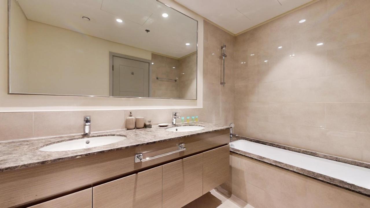 Tower 1 - Elegant Two Bedroom In Downtown Apartment