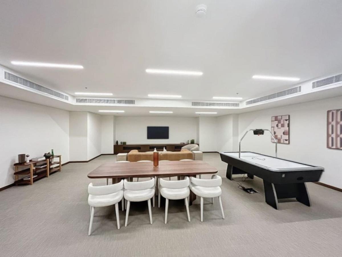 Tower 1 - Elegant Two Bedroom In Downtown