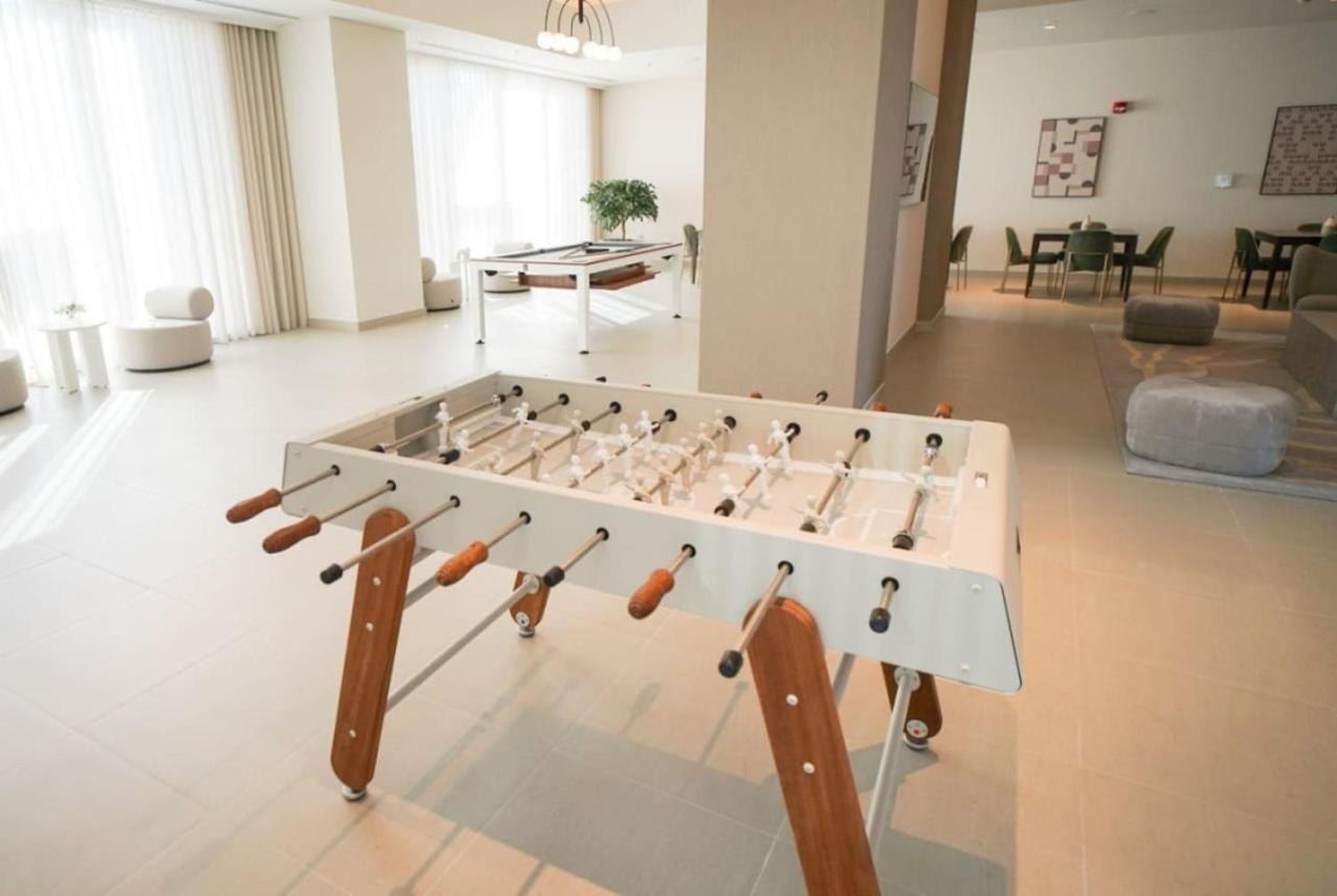 Tower 1 - Elegant Two Bedroom In Downtown Apartment *