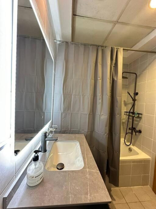 Urban Cozy 1br With Canal View - Free Parking