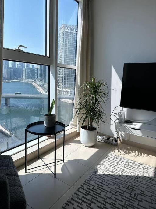 Urban Cozy 1br With Canal View - Free Parking Apartment