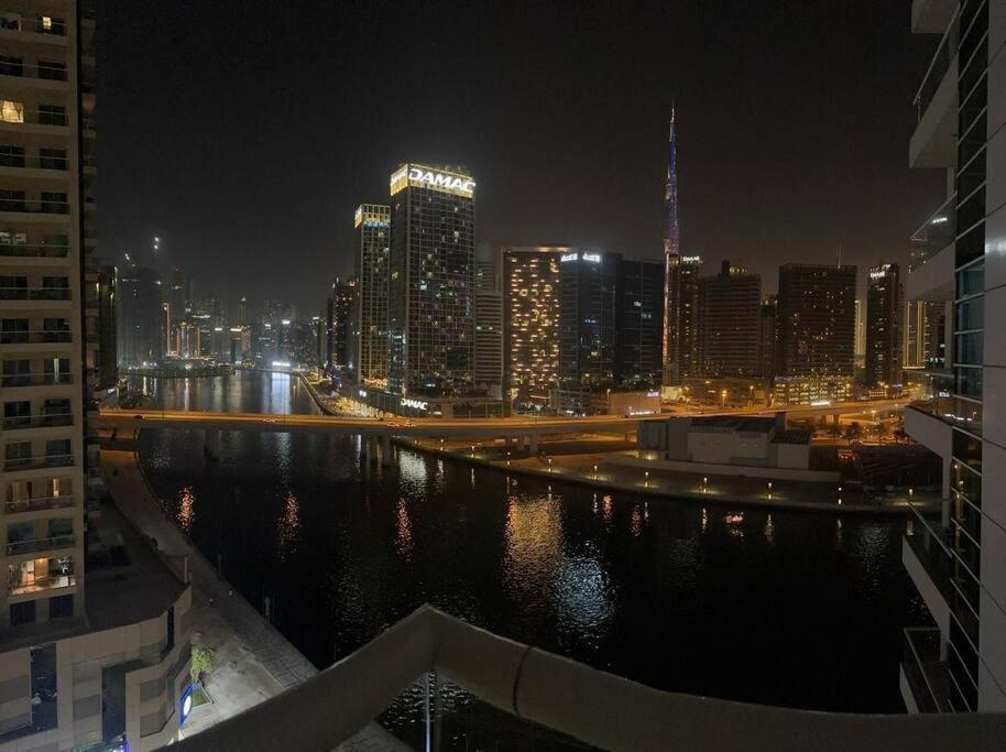 Urban Cozy 1br With Canal View - Free Parking * Dubai