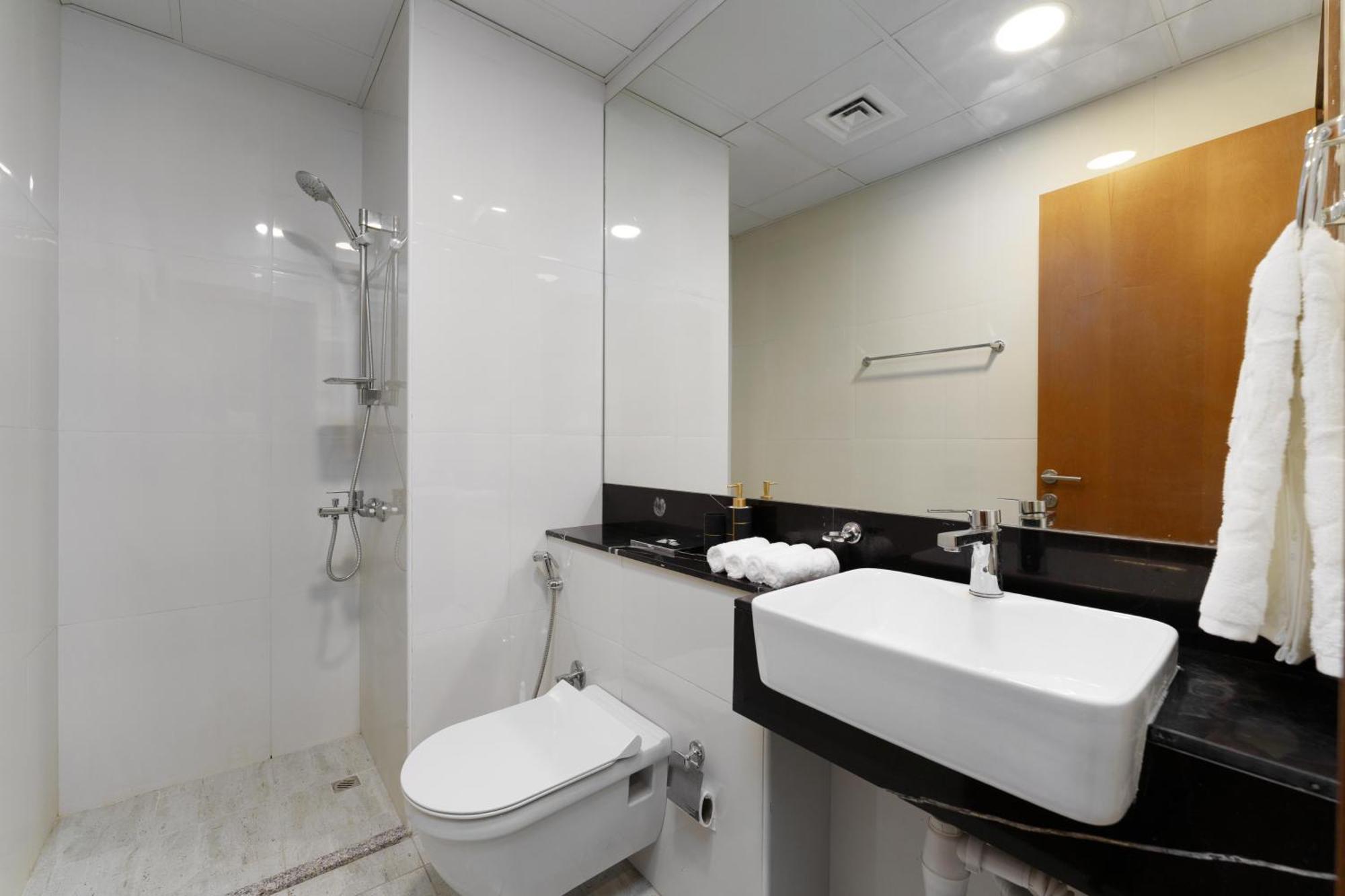 In Business Bay With Stunning Views Of Burj Khalifa & Canal *