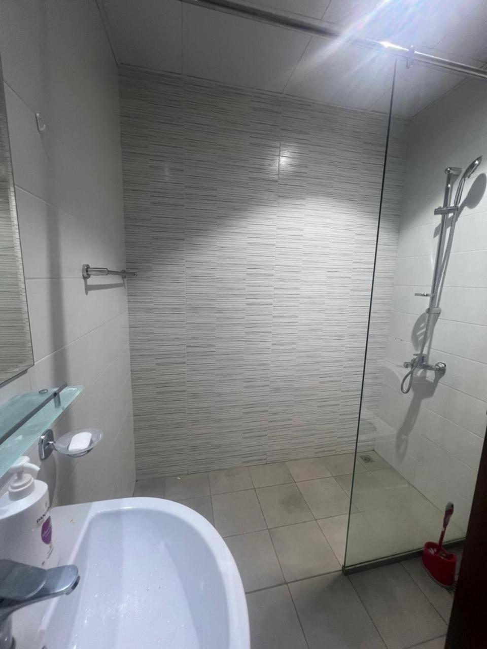 Hostel Downtown Holiday's - 1 Min To Mall & Burj Khalifa *