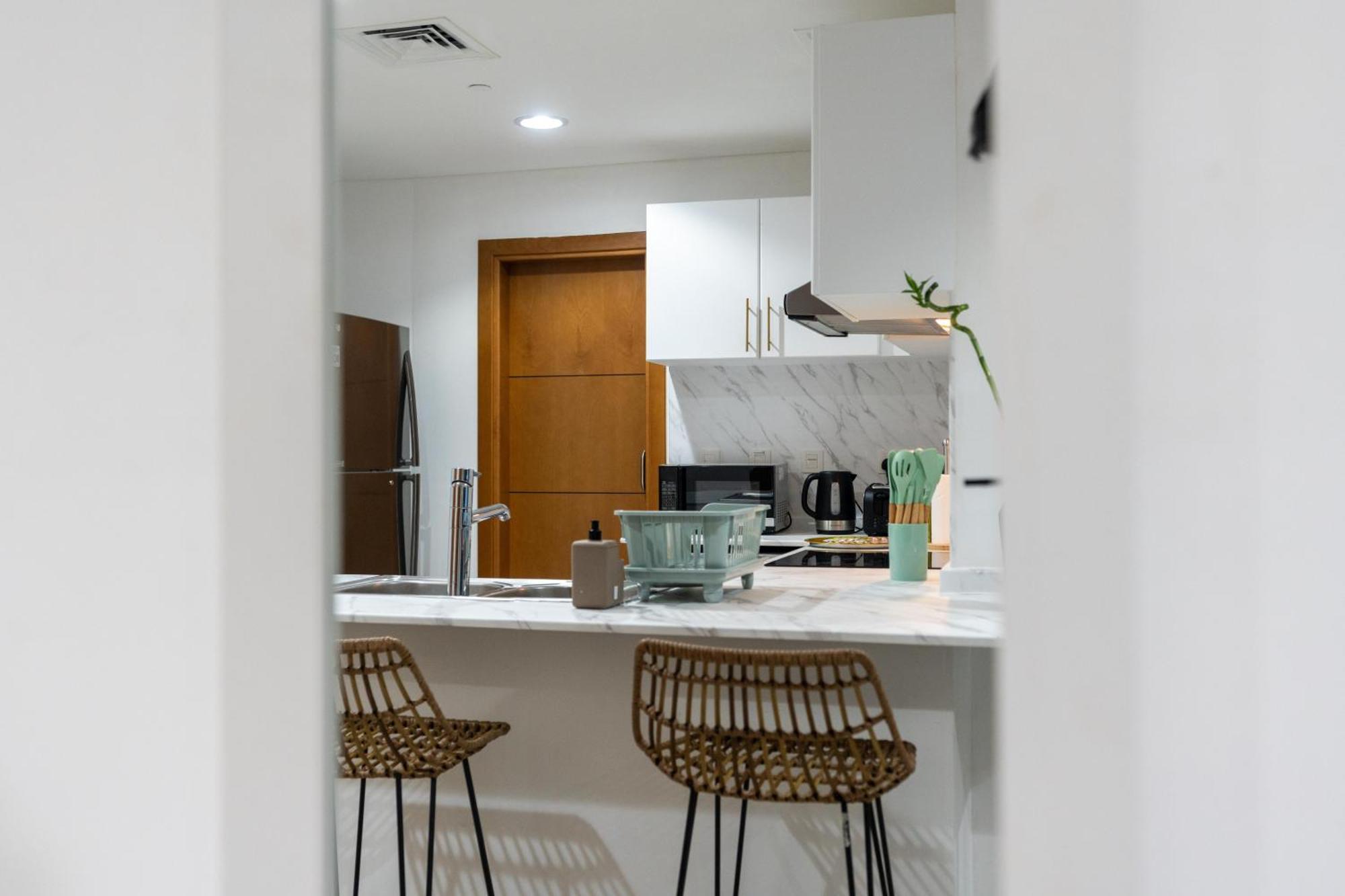 Ultimate Spacious 1br Sea View Great Location In Marina Apartment Dubai
