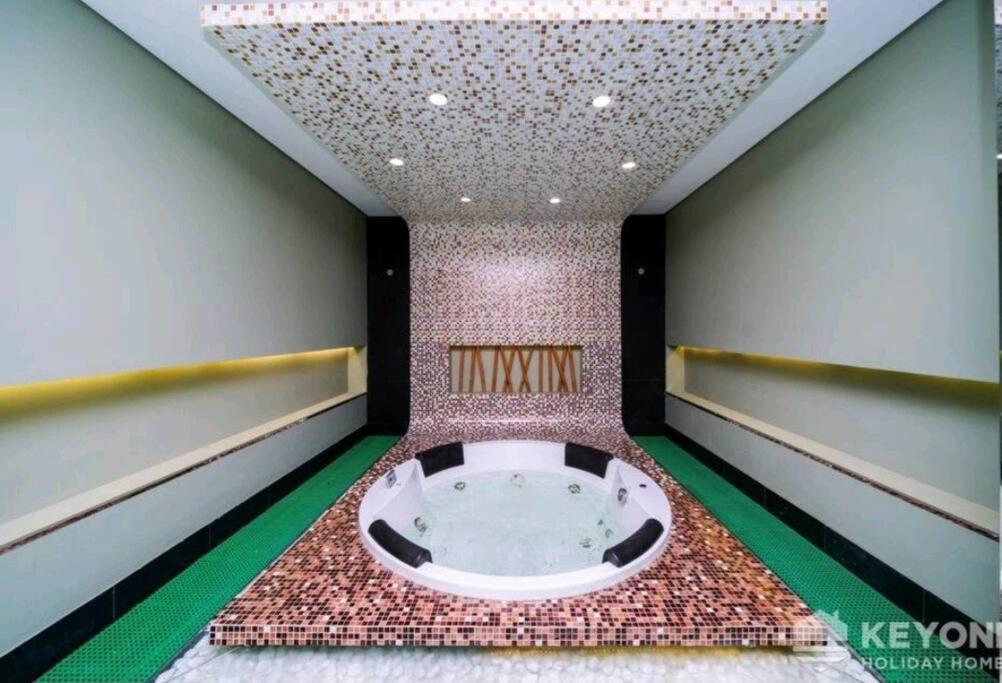 With Terrace Damac Maison Cour Jardin Business Bay Apartment *
