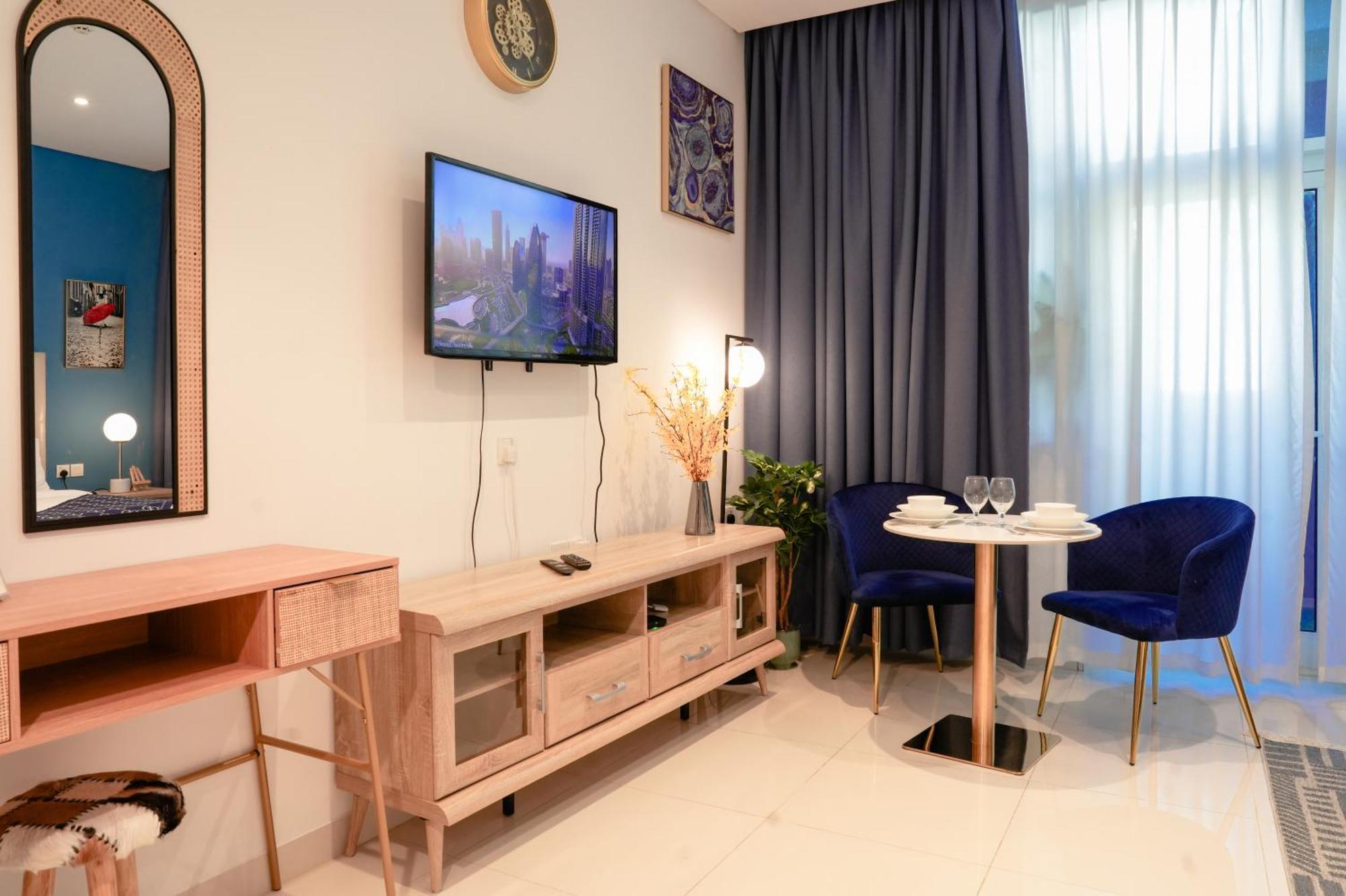 Apartment With Terrace Damac Maison Cour Jardin Business Bay *