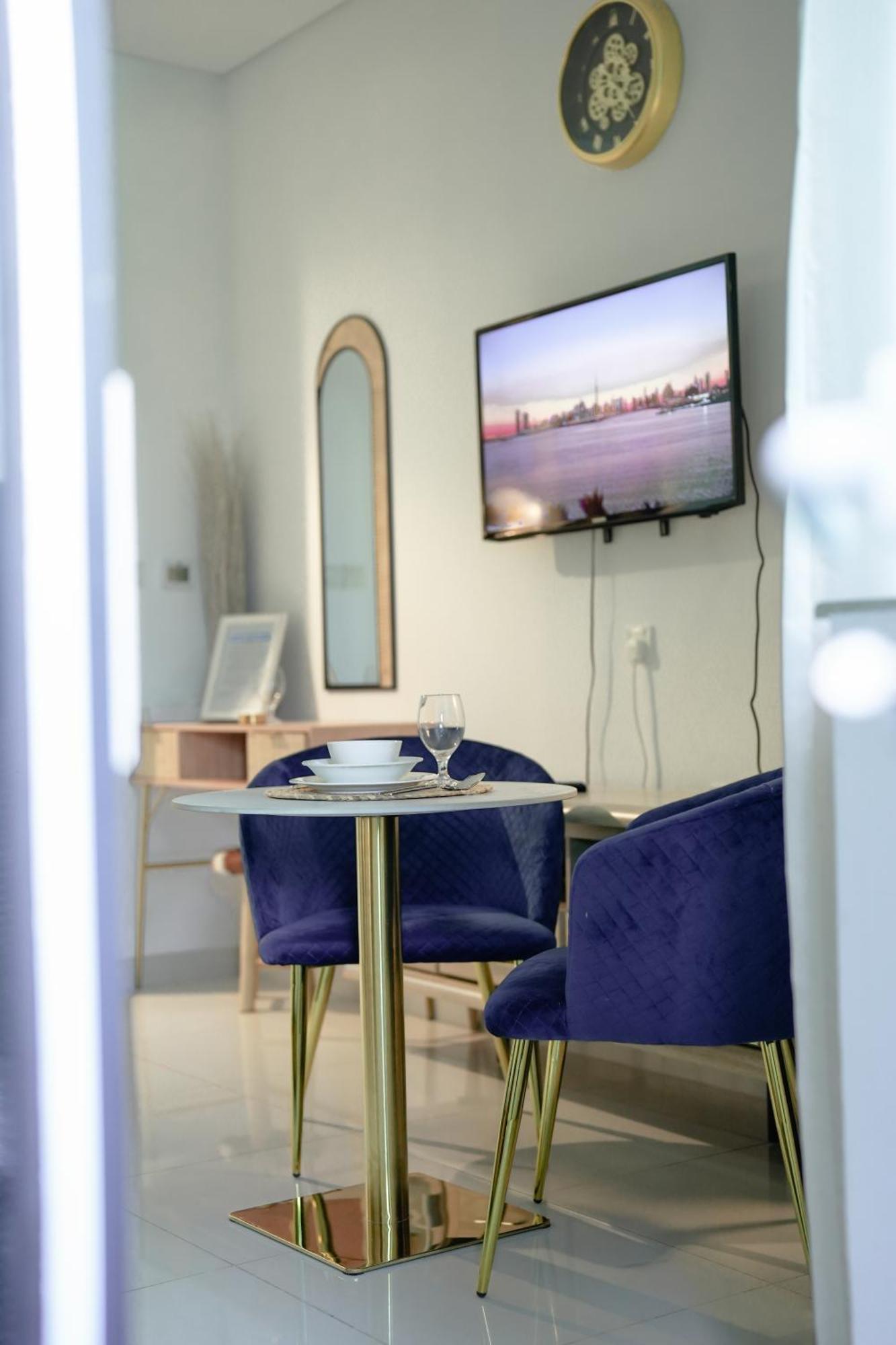 Apartment With Terrace Damac Maison Cour Jardin Business Bay *