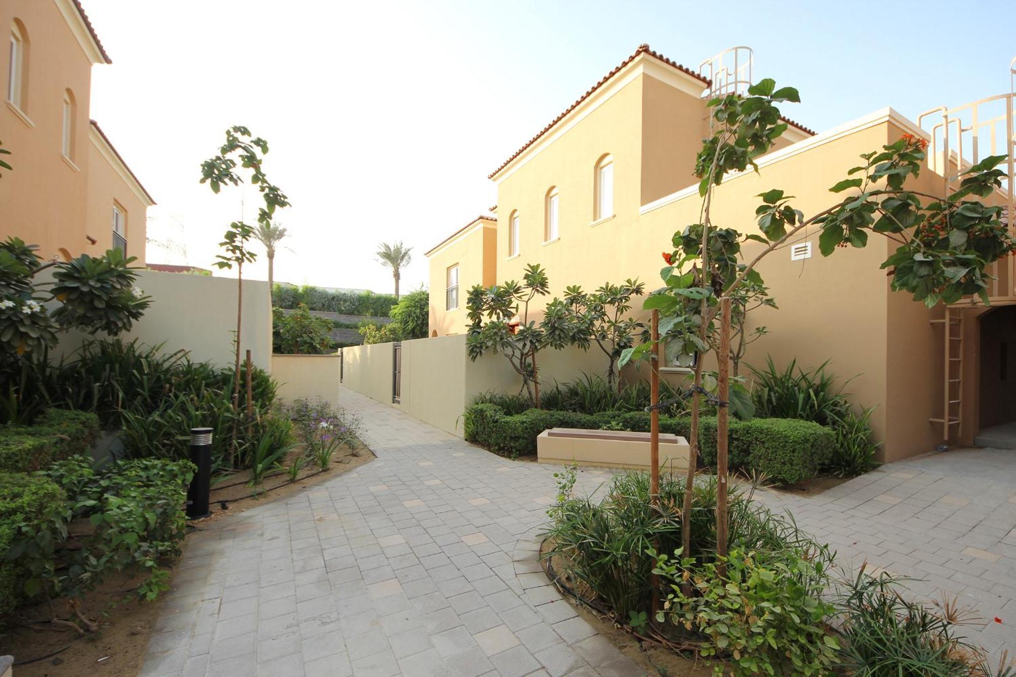 New Arabian Nova 4 Bedroom & Maid Land Villa *