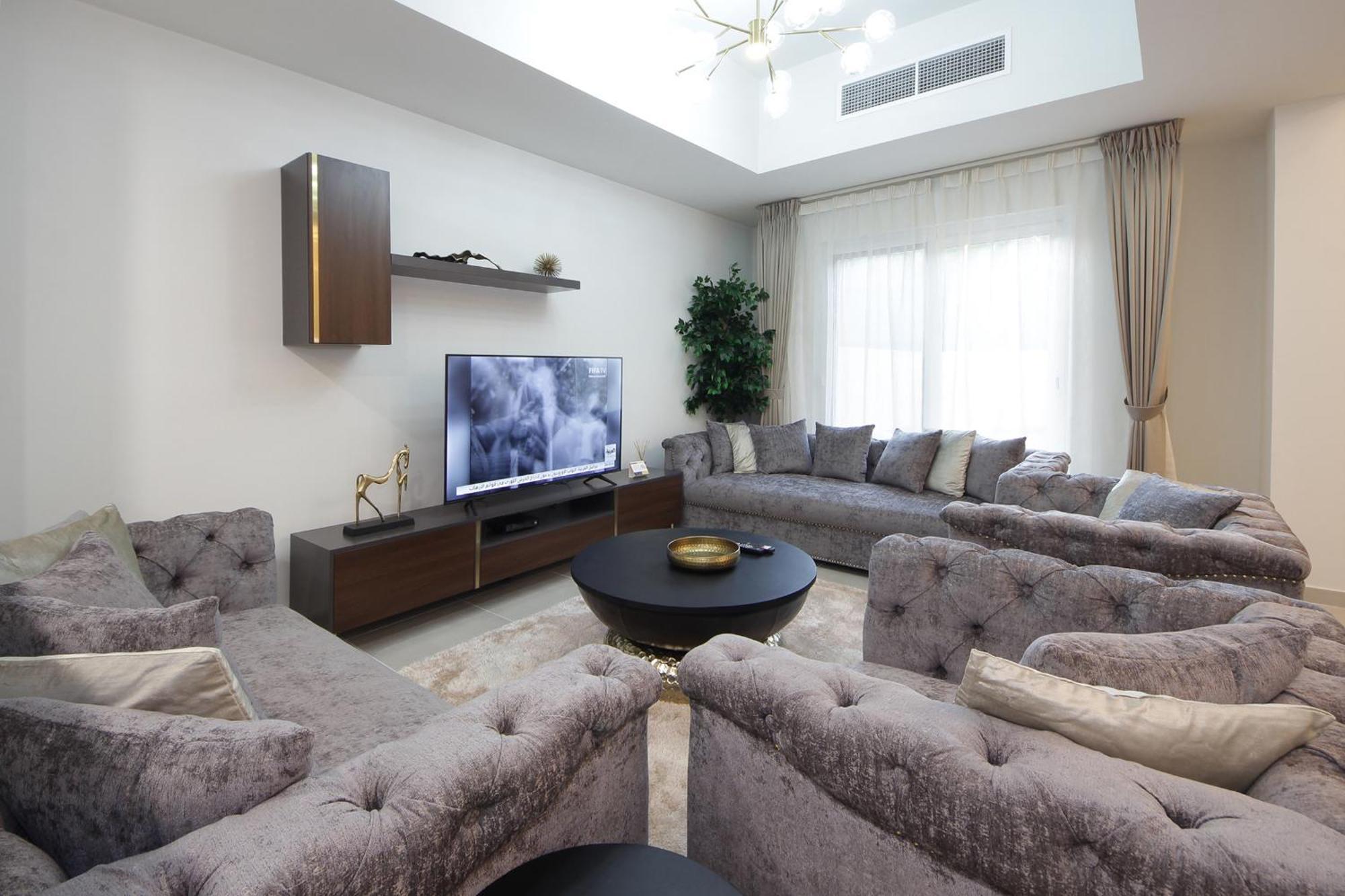 New Arabian Nova 4 Bedroom & Maid Land * Dubai