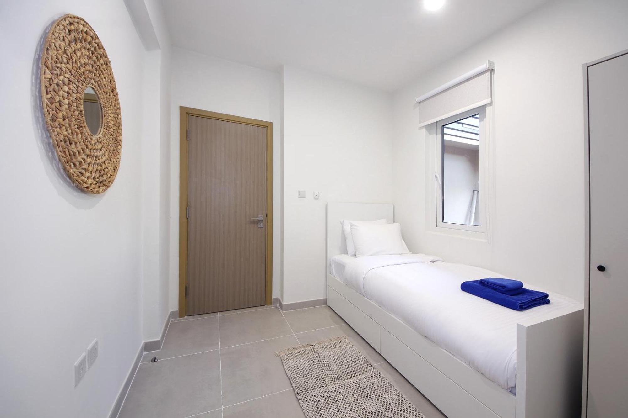 New Arabian Nova 4 Bedroom & Maid Land * Dubai