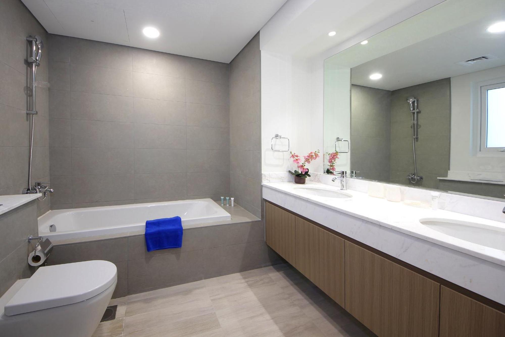 New Arabian Nova 4 Bedroom & Maid Land * Dubai
