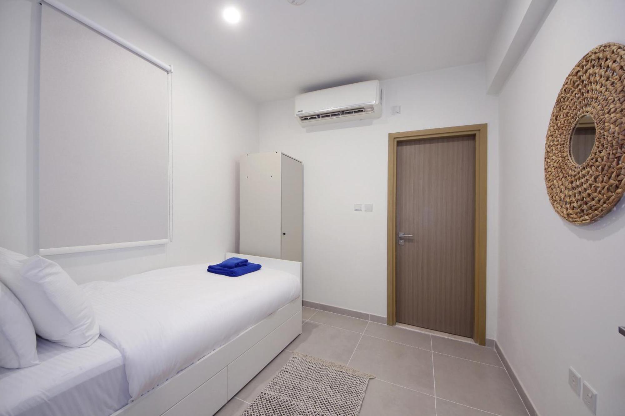 New Arabian Nova 4 Bedroom & Maid Land * Dubai