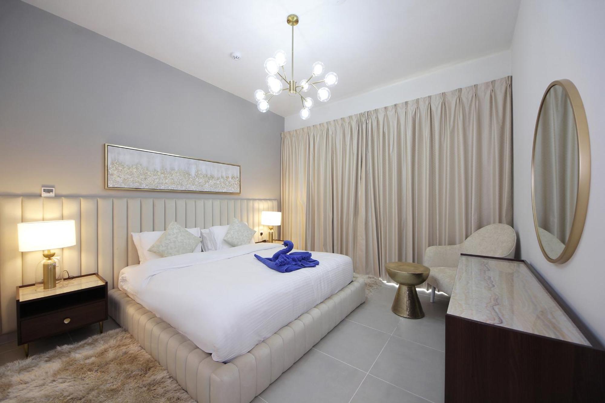 New Arabian Nova 4 Bedroom & Maid Land * Dubai