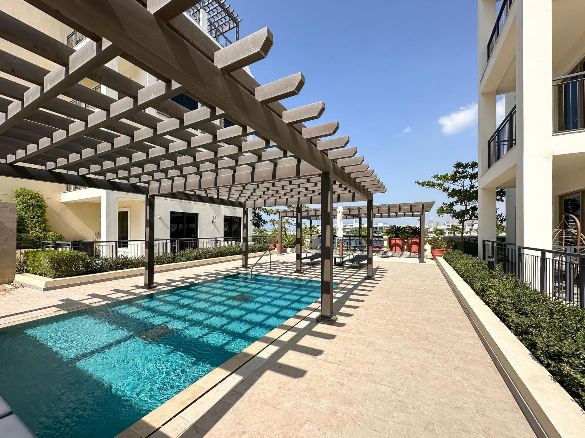 Trophy - Mykonos-inspired La Mer Apartment Dubai
