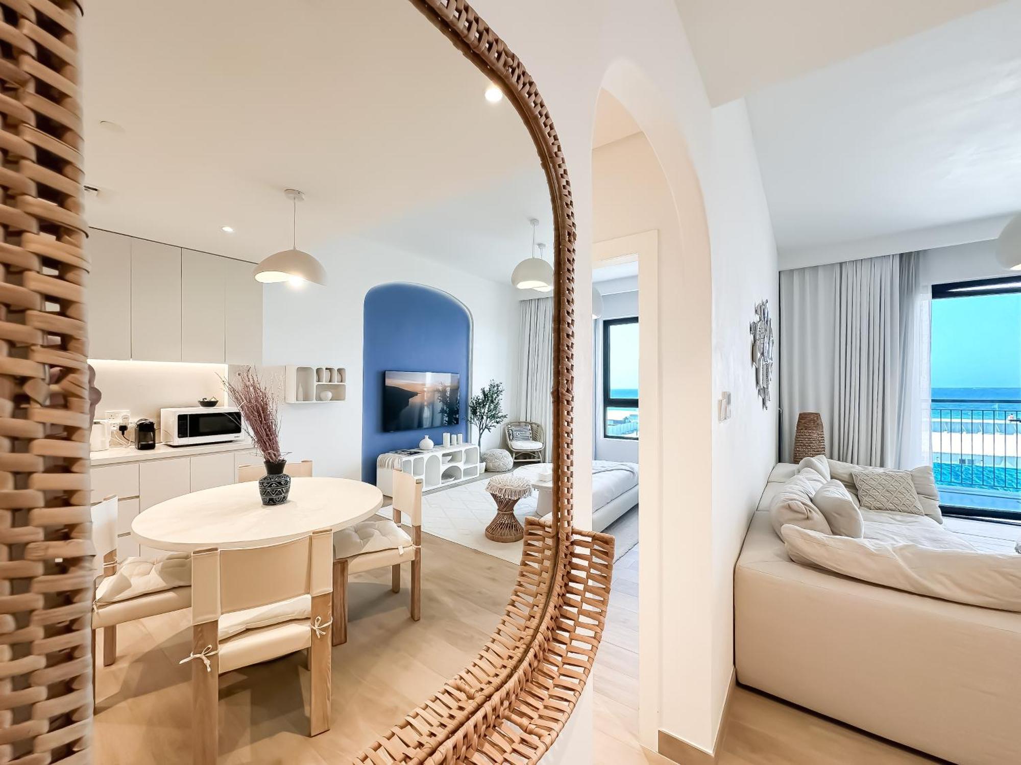 Trophy - Mykonos-inspired La Mer Dubai
