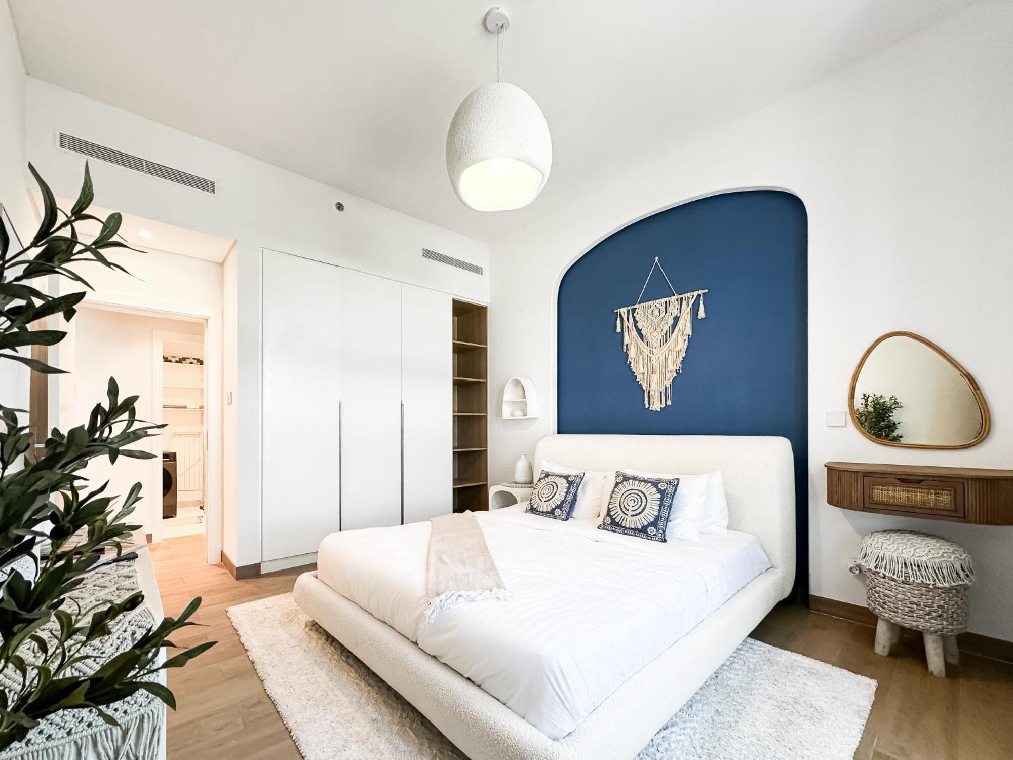 Trophy - Mykonos-inspired La Mer Apartment