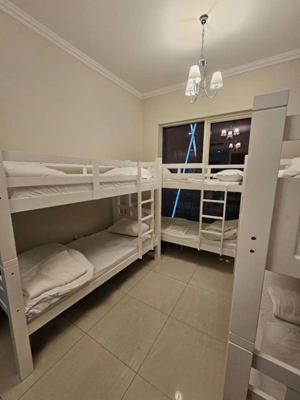 Downtown Holiday's - 1 Min To Mall & Burj Khalifa Hostel *