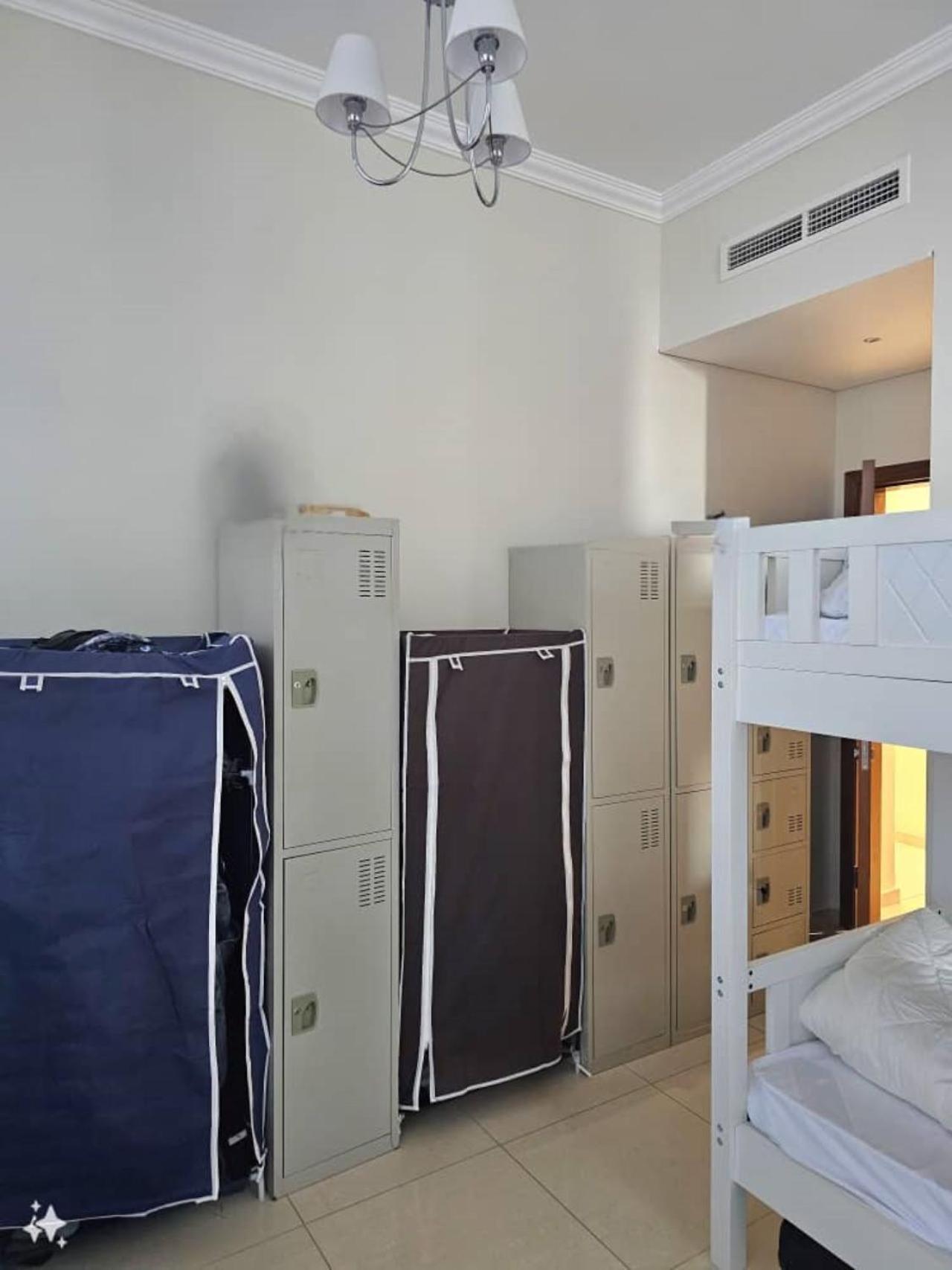 Downtown Holiday's - 1 Min To Mall & Burj Khalifa Hostel