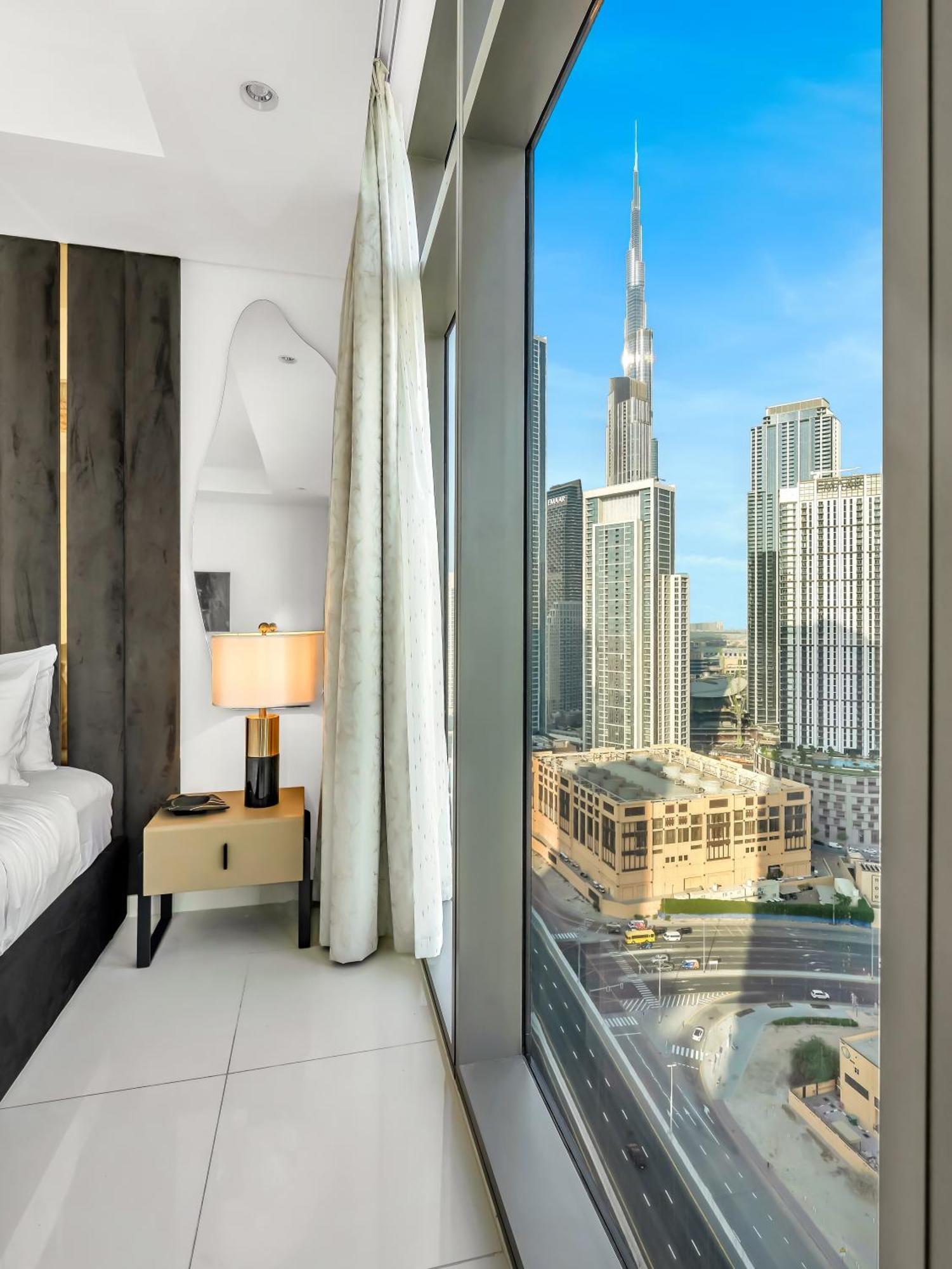Paramount Midtown Infinity Pool With Burj View Apartment