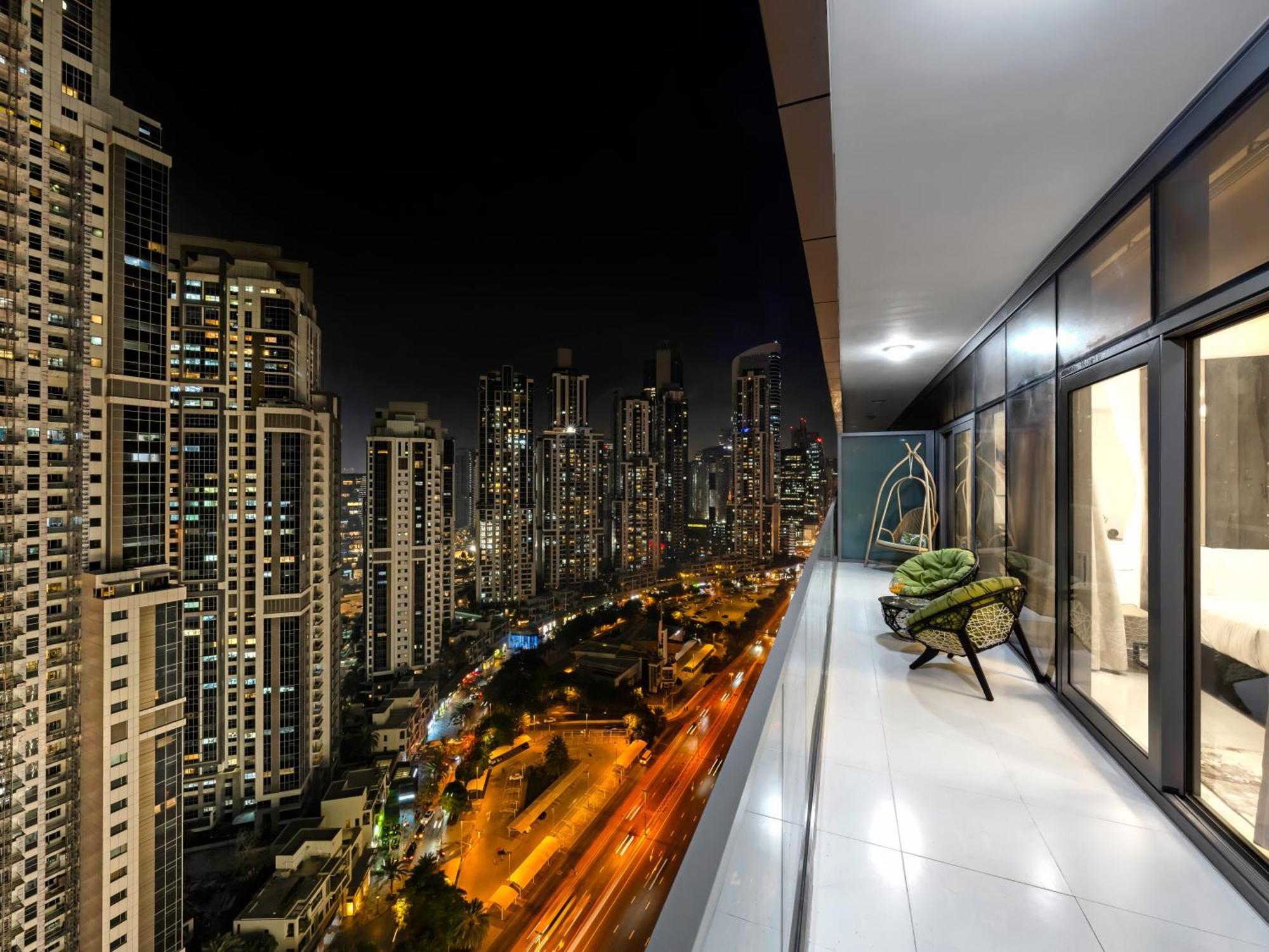 Paramount Midtown Infinity Pool With Burj View Apartment Dubai