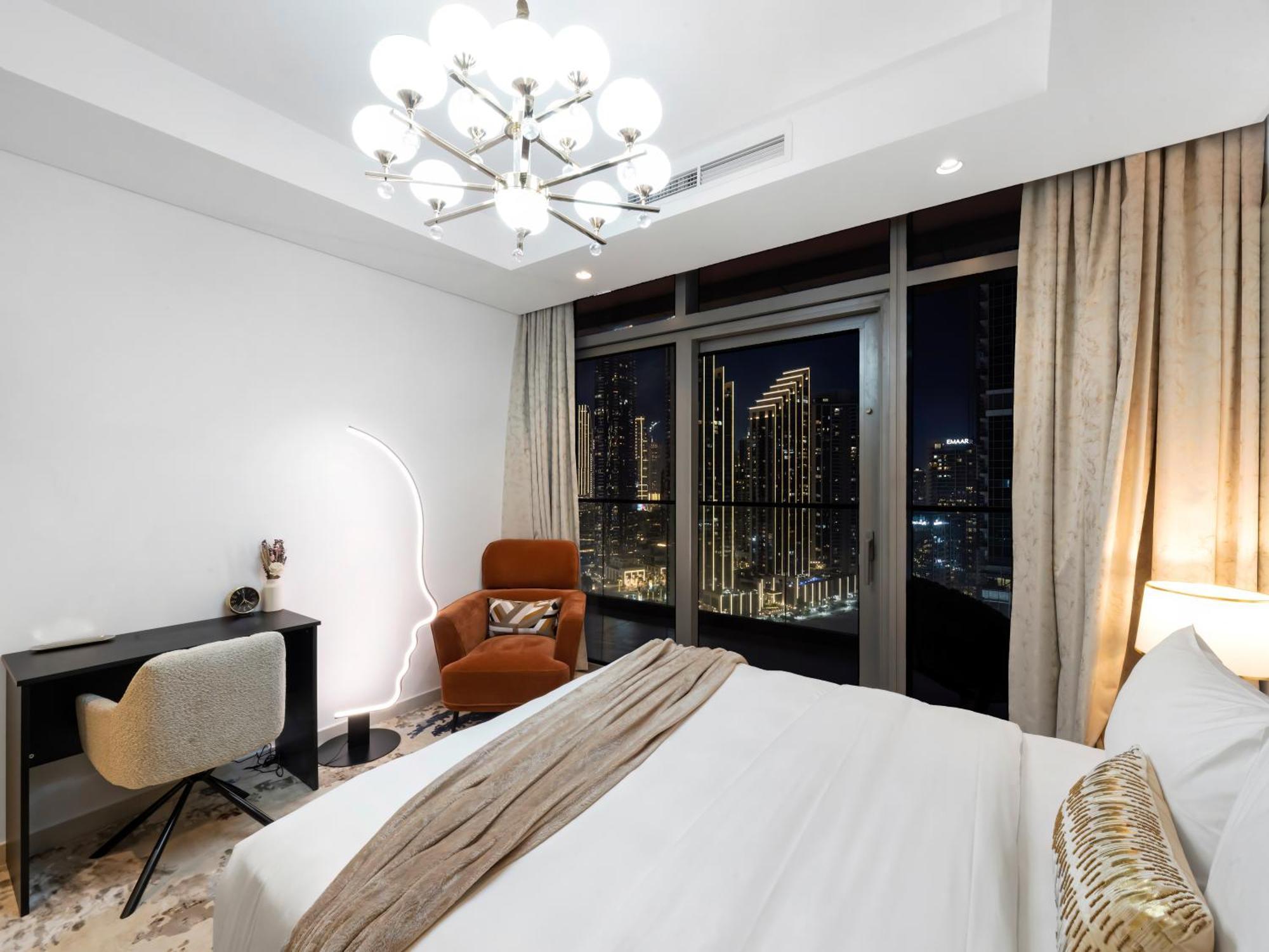 Paramount Midtown Infinity Pool With Burj View Apartment Dubai