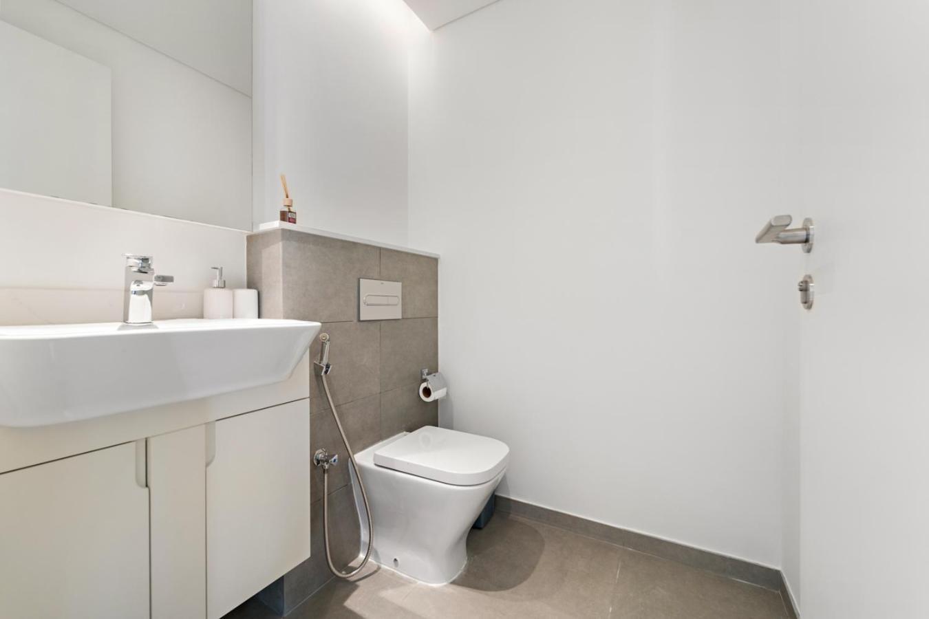 Stonetree - Newly Furnished - Stylish Apartment *
