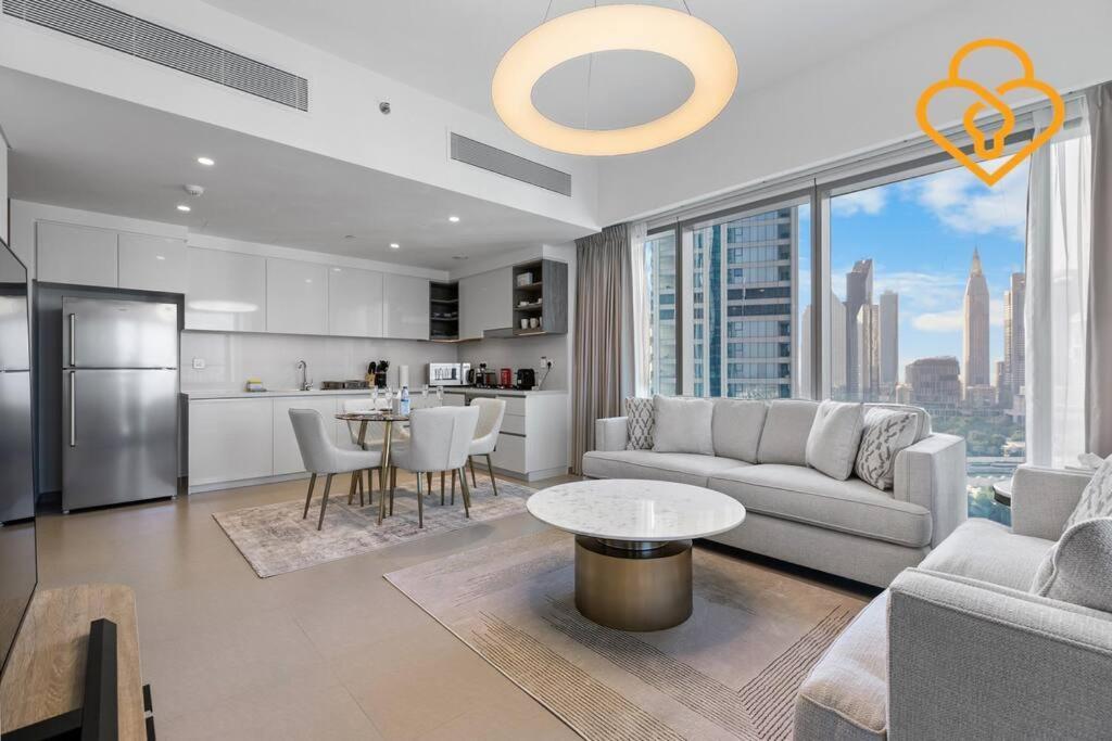 Keysplease 2 Bedroom Downtown Views Ii Steps To Mall Dubai