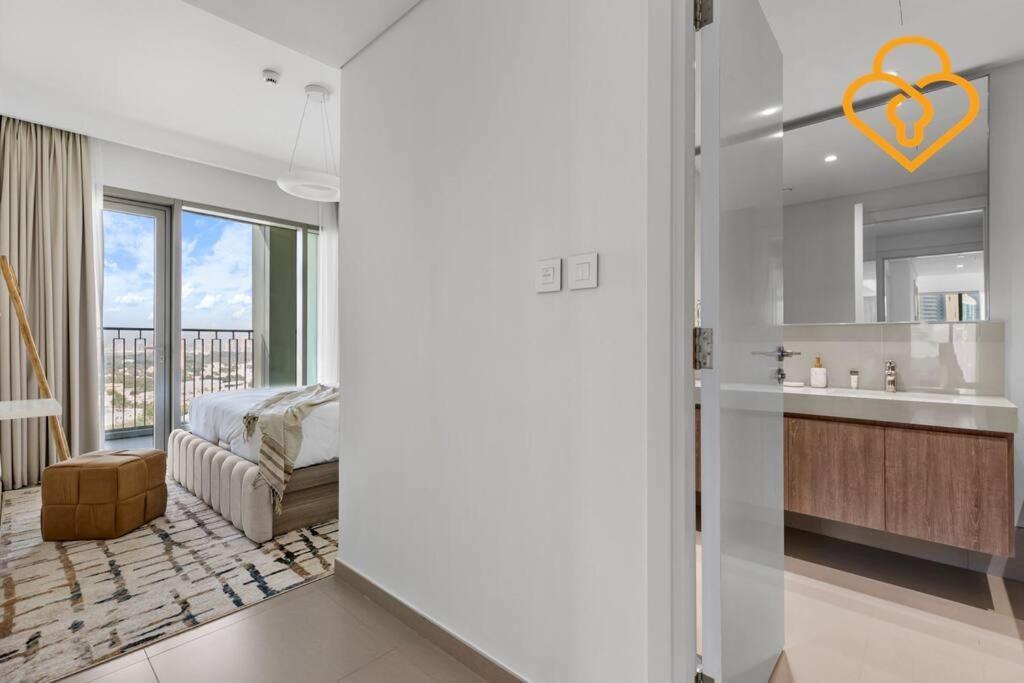 Keysplease 2 Bedroom Downtown Views Ii Steps To Mall Dubai
