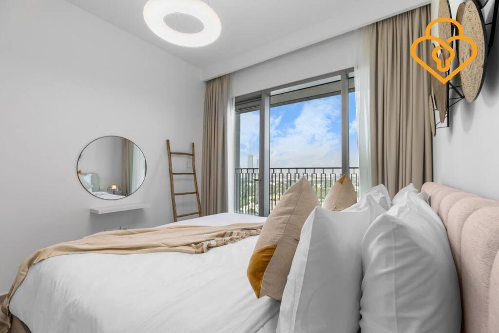 Keysplease 2 Bedroom Downtown Views Ii Steps To Mall * Dubai