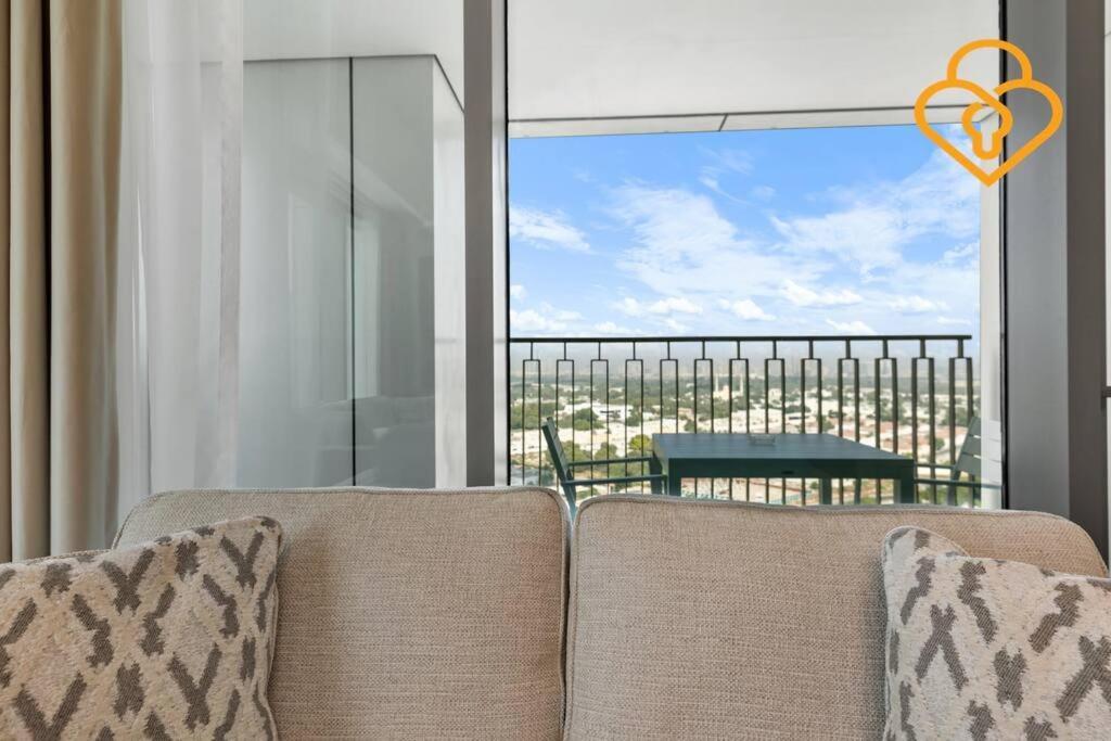 Apartment Keysplease 2 Bedroom Downtown Views Ii Steps To Mall Dubai