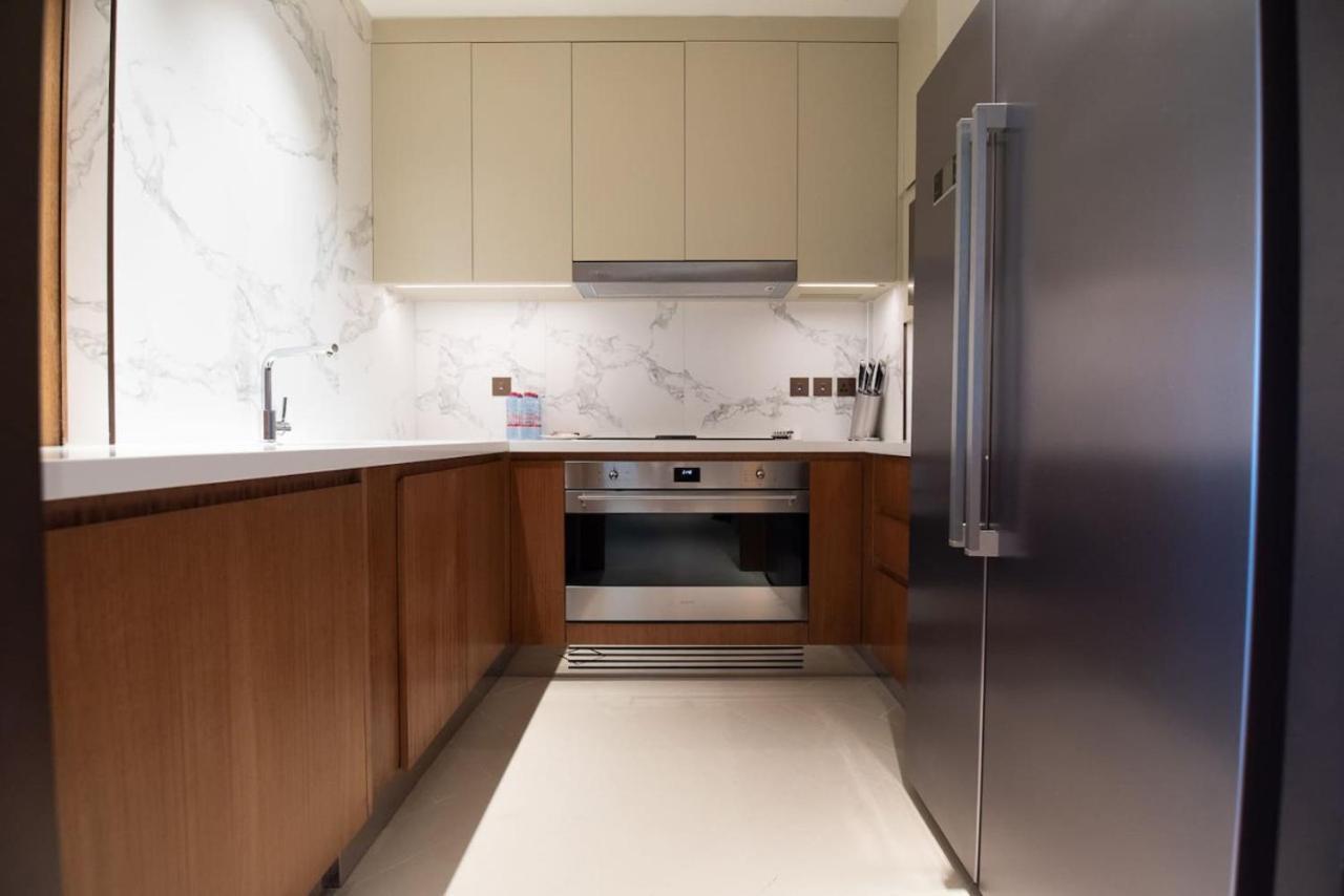 Gorgeous High Floor 3-bed With Full Burj View * Dubai