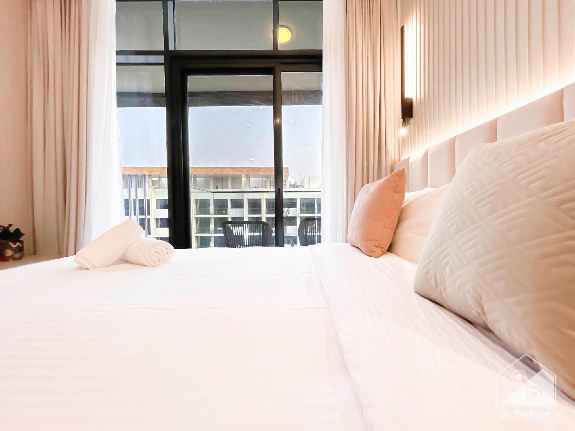 Opulent With Balcony At Aziz Riviera Dubai