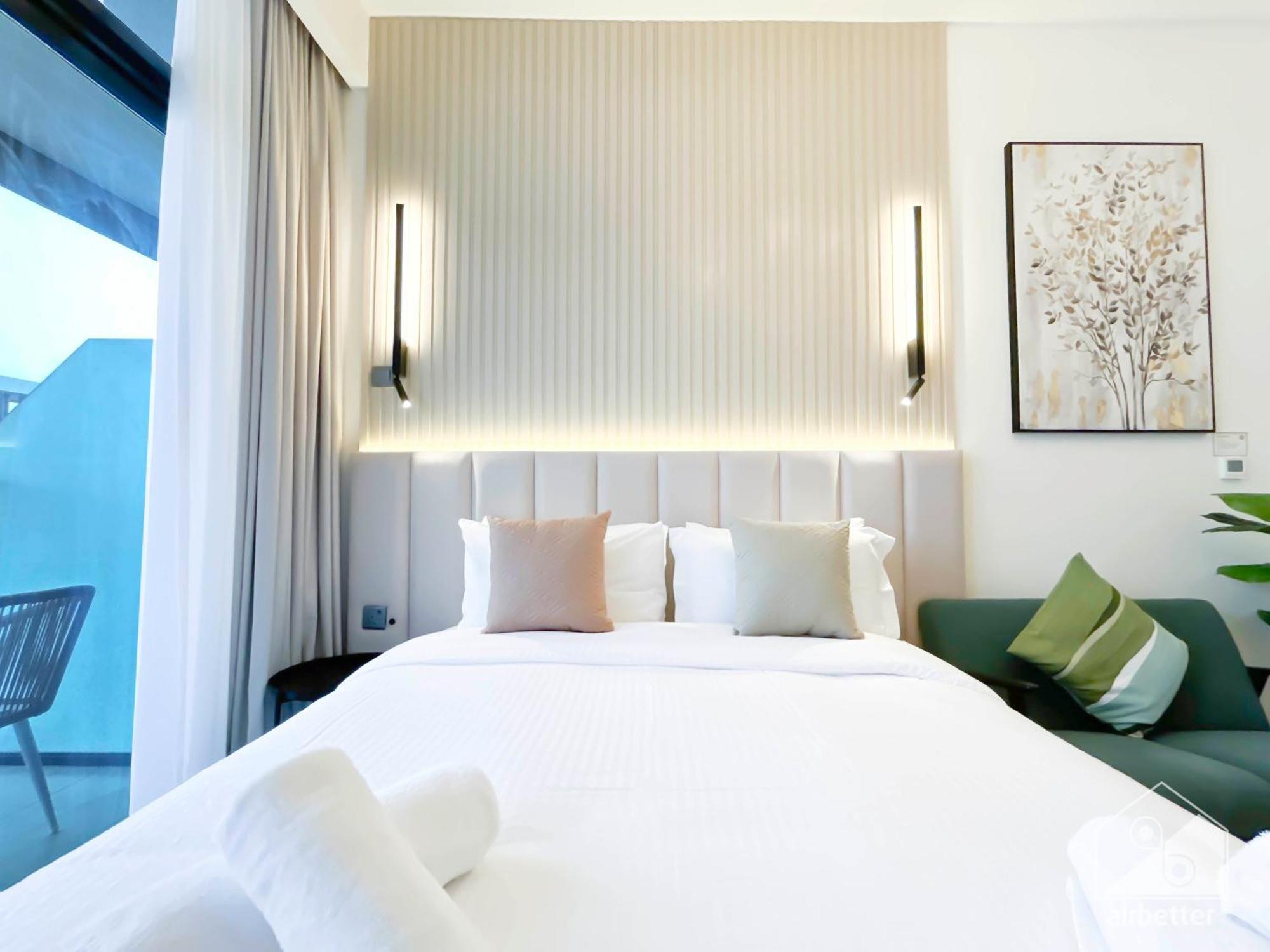 Apartment Opulent With Balcony At Aziz Riviera Dubai