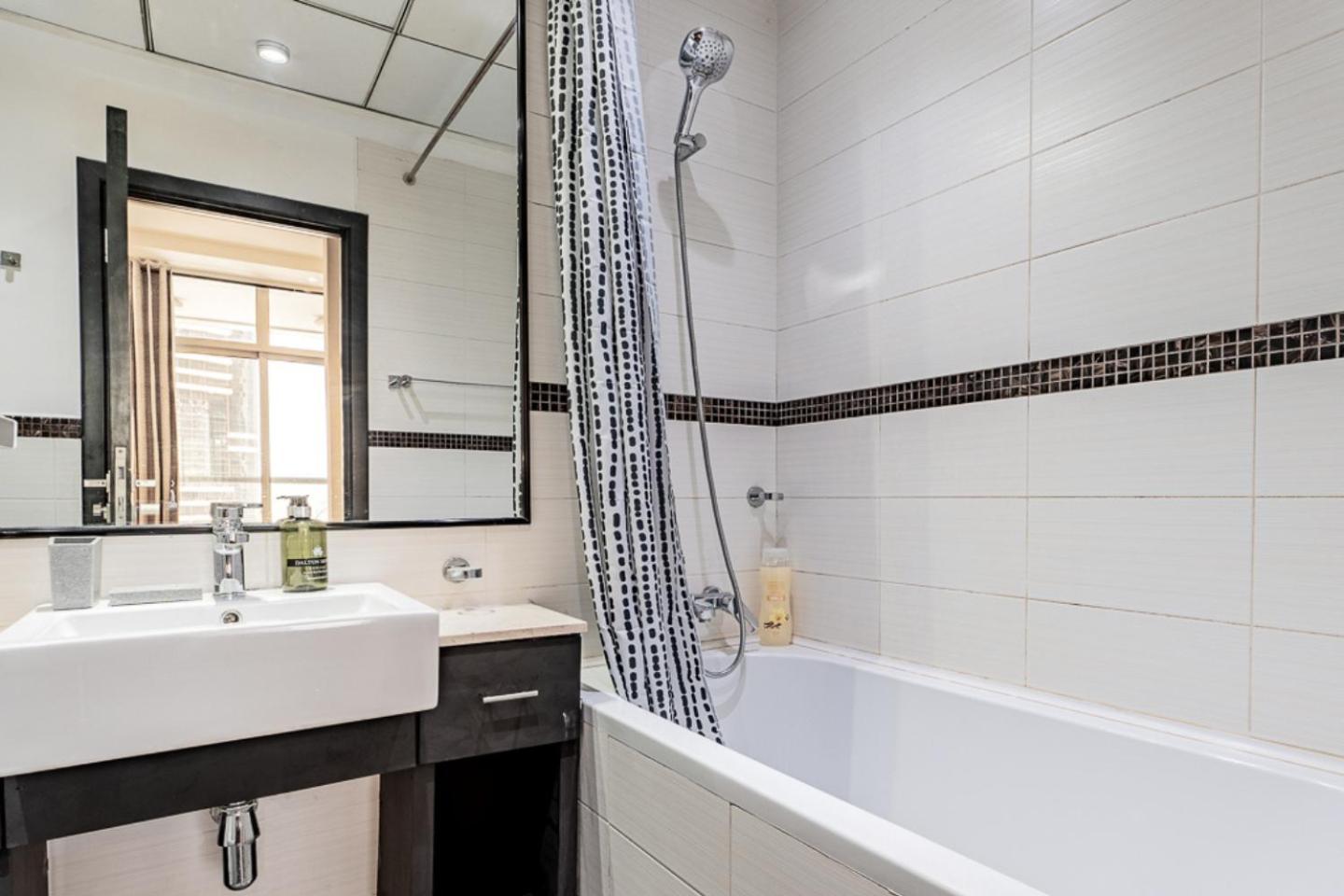 Ultra-chic 1br Near Marina & Walk Apartment Dubai