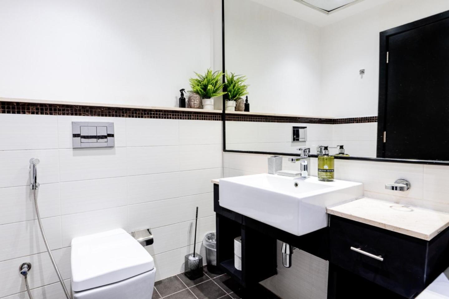 Ultra-chic 1br Near Marina & Walk Apartment *