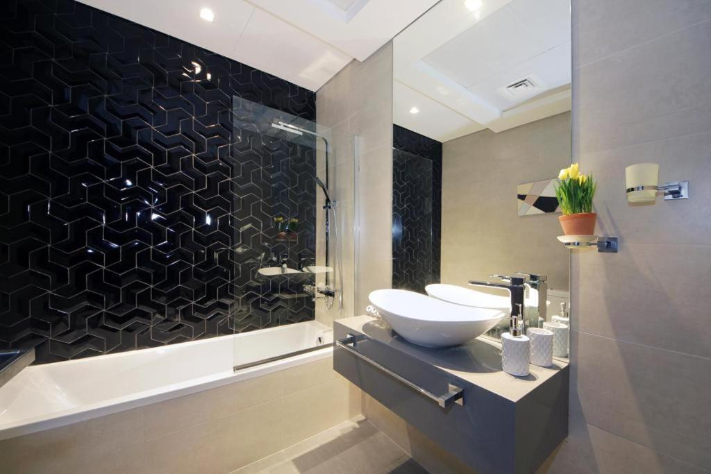 Apartment Cozy In Ag Tower With Canal View Dubai