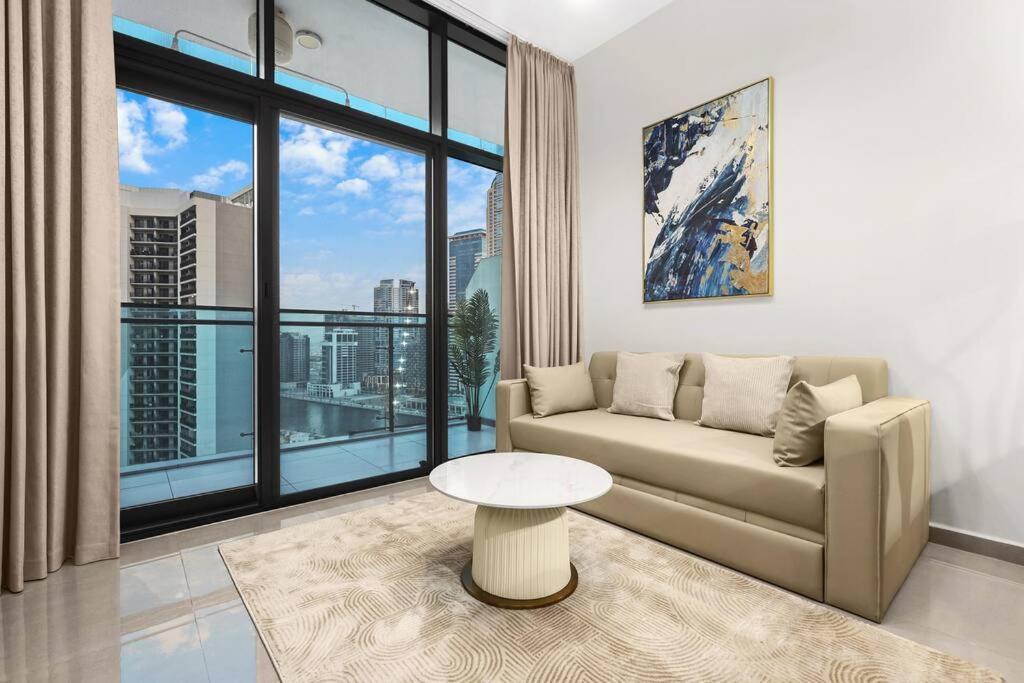First Class 1br Breathtaking Skyline View Apartment