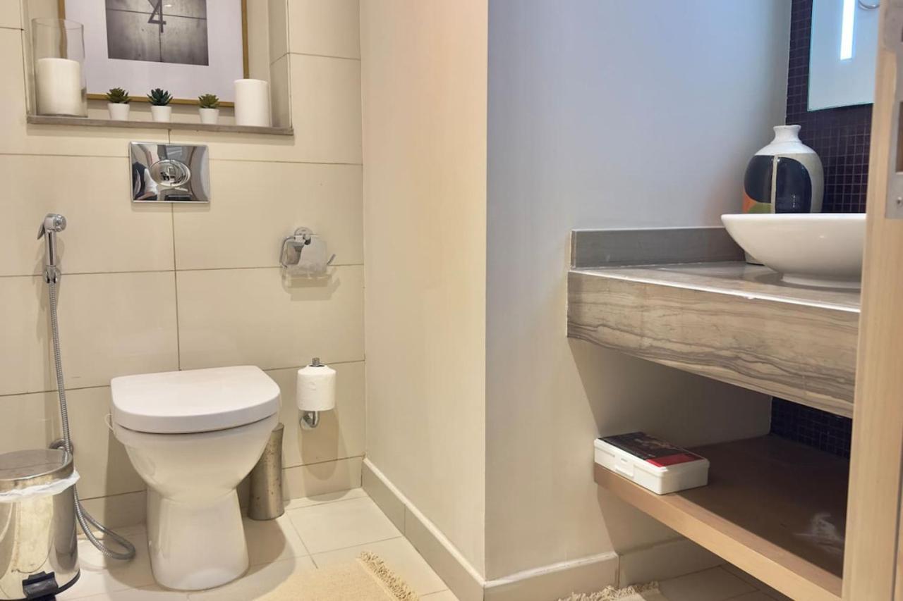 2br High Floor In Paramount Tower A - Business Bay By Vibel