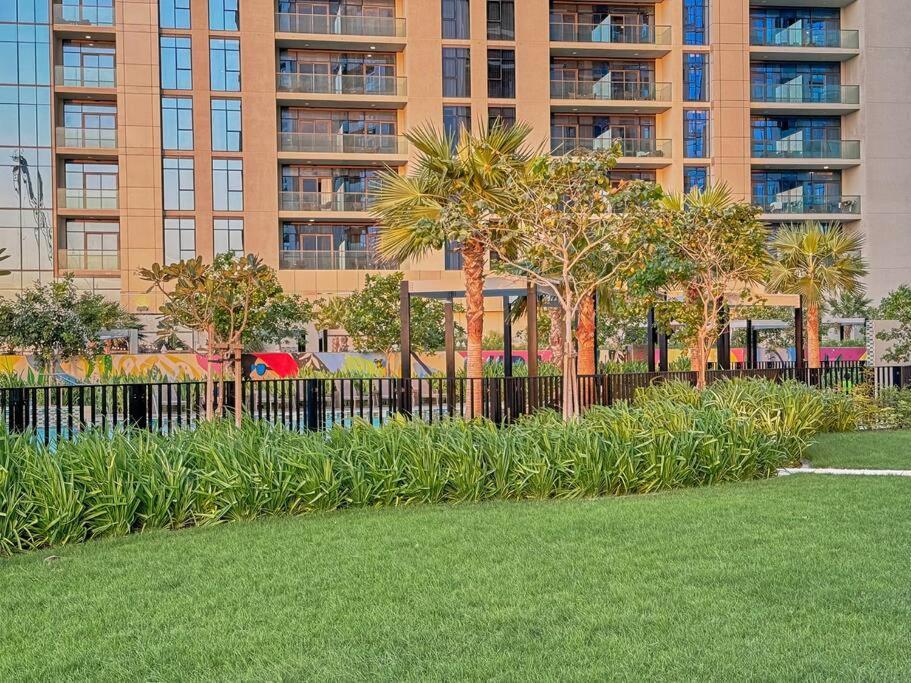 Easemytrip - Elegant 3br On 53rd Floor With Stunning Views *