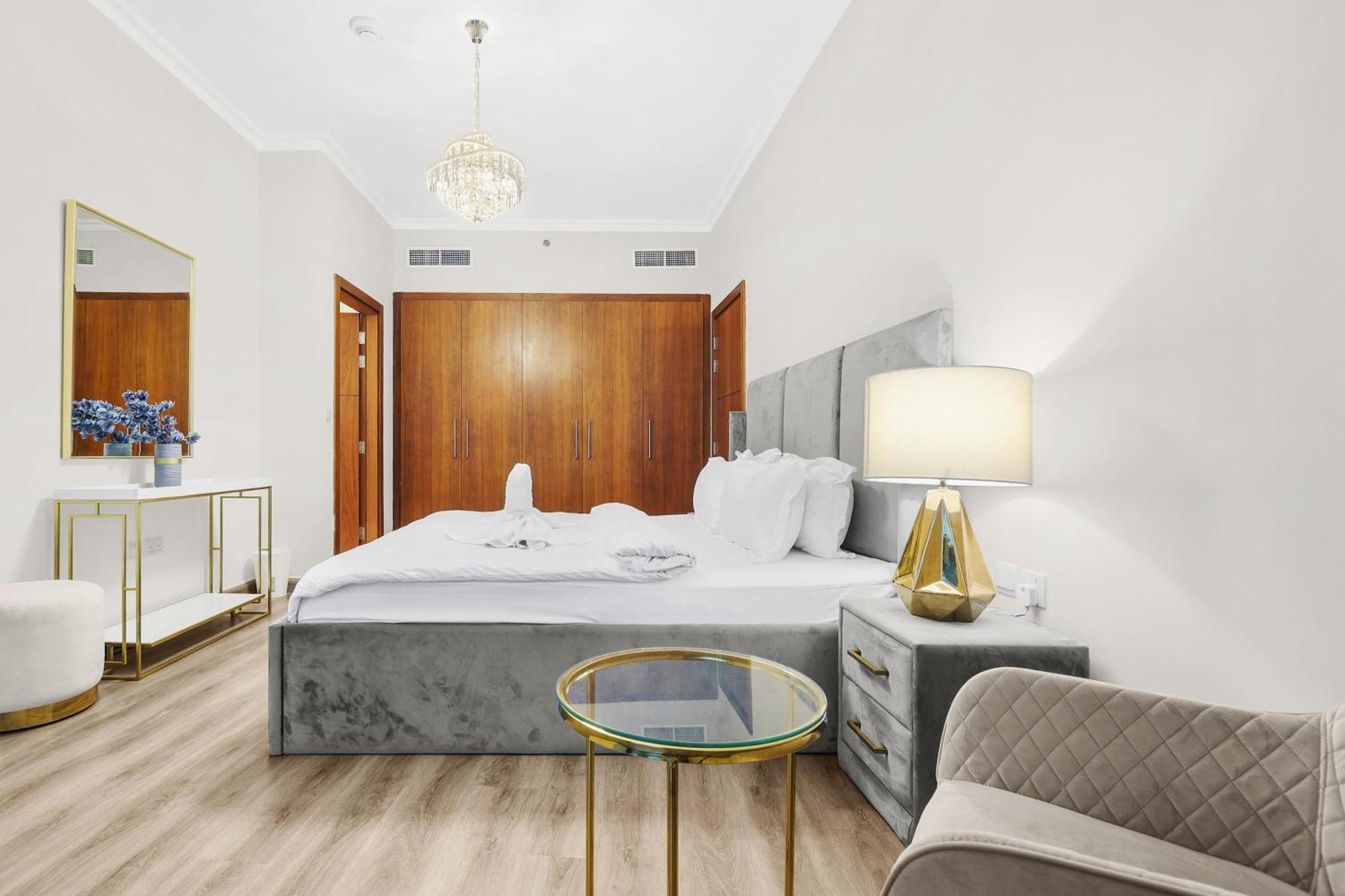 First Class 2br Amazing Skyline And Sea Views From Balcony *