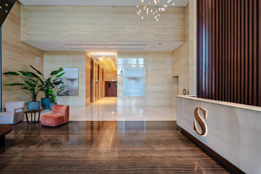 Luxury Brand New In Downtown Apartment