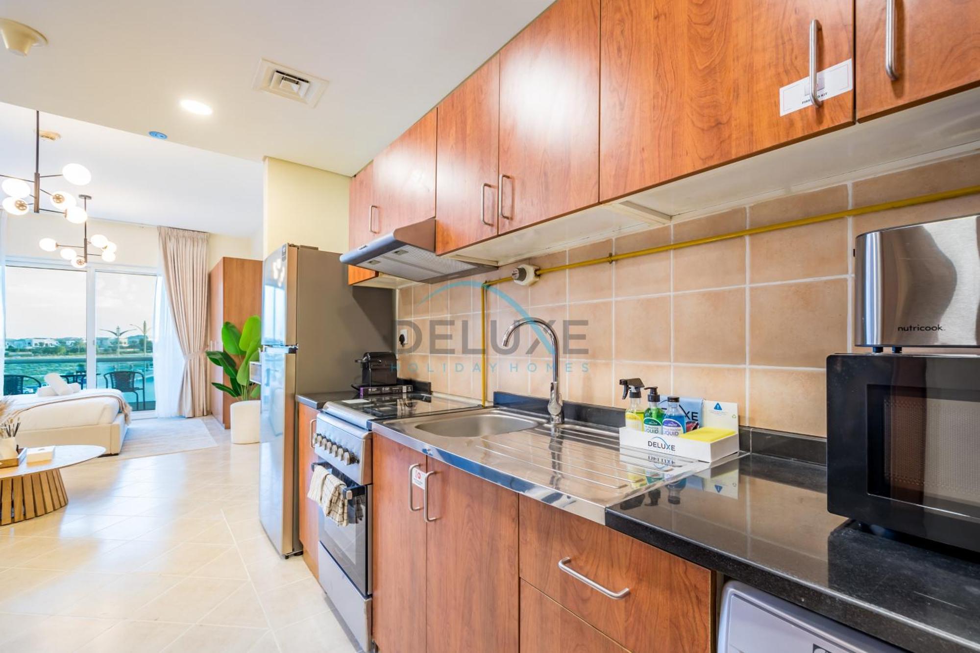 Apartment Chic In The Crescent A, Production By Deluxe Homes *