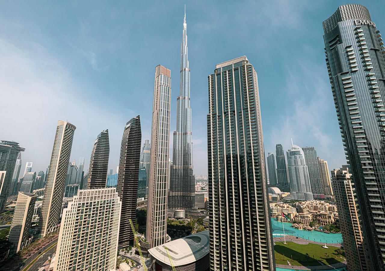 Modern Luxury Overlooking Burj Khalifa Apartment