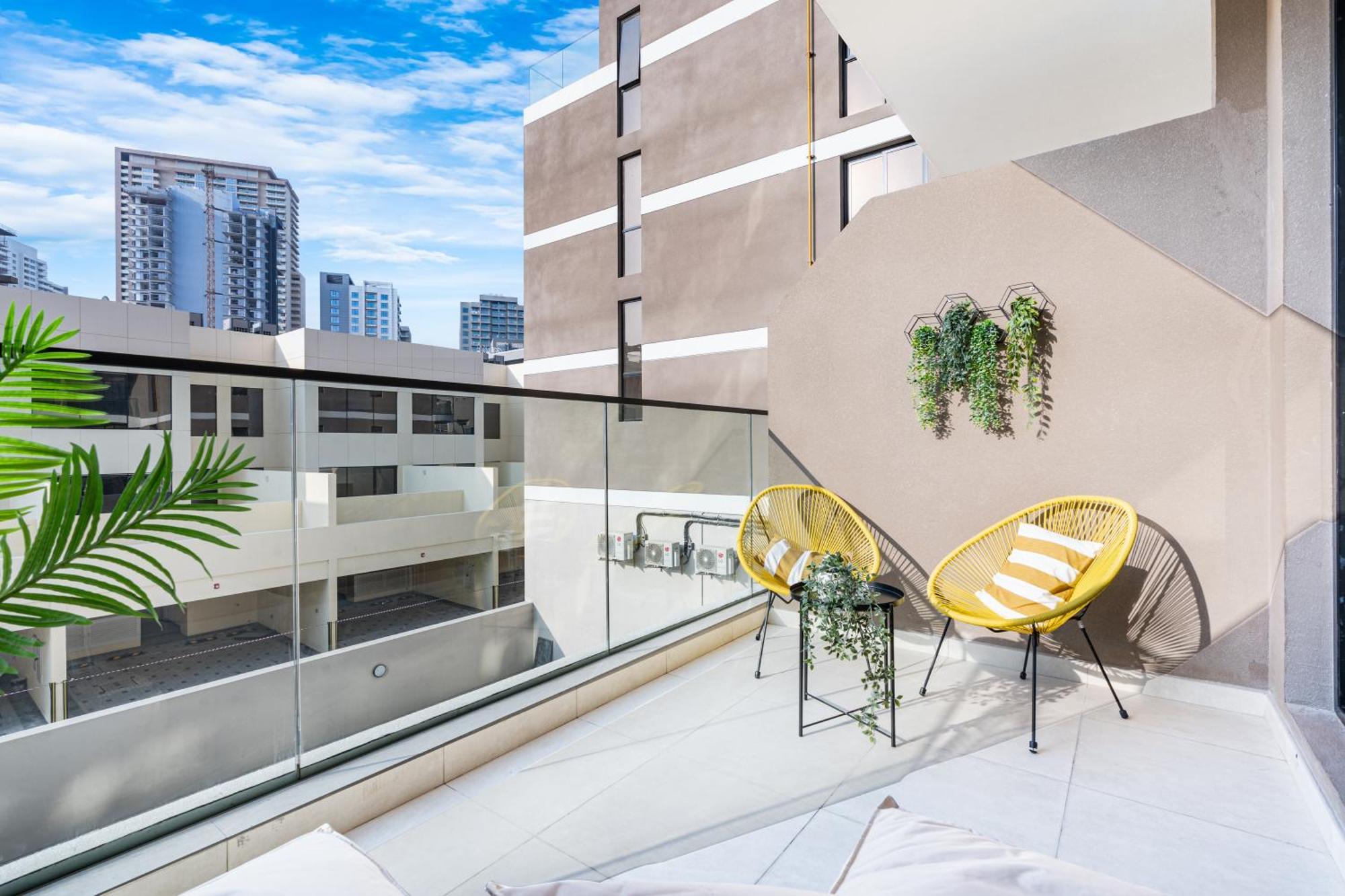 Apartment Stylish Contemporary In Jvc With Chic Interior