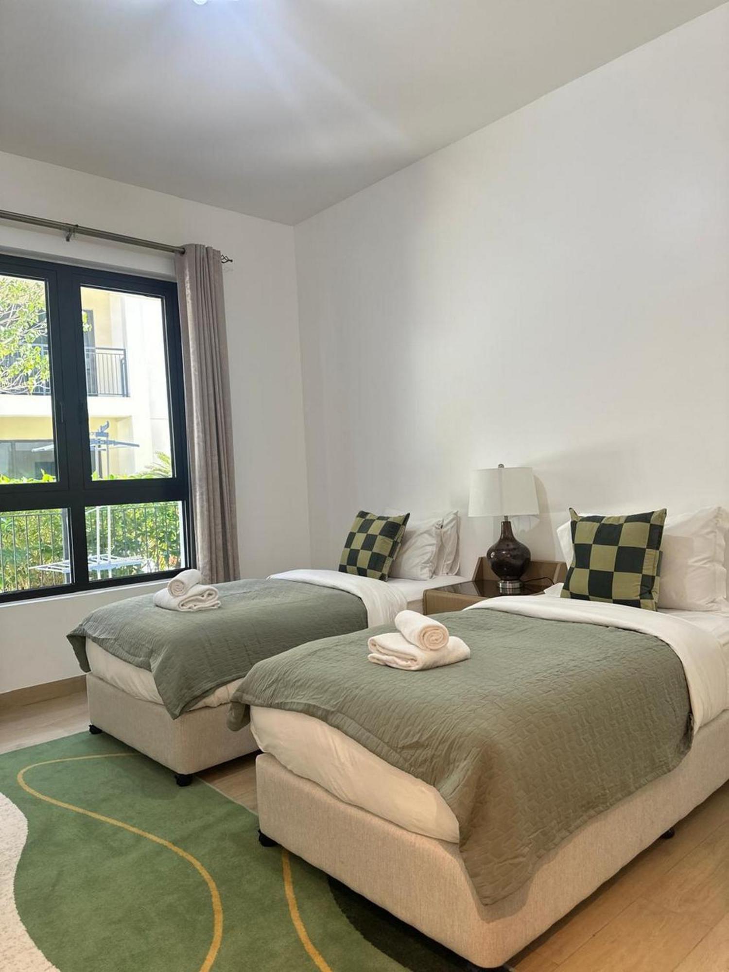 La Mer, La Cote Bldg 2bedrooms 2 Bathrooms And Pool * Dubai