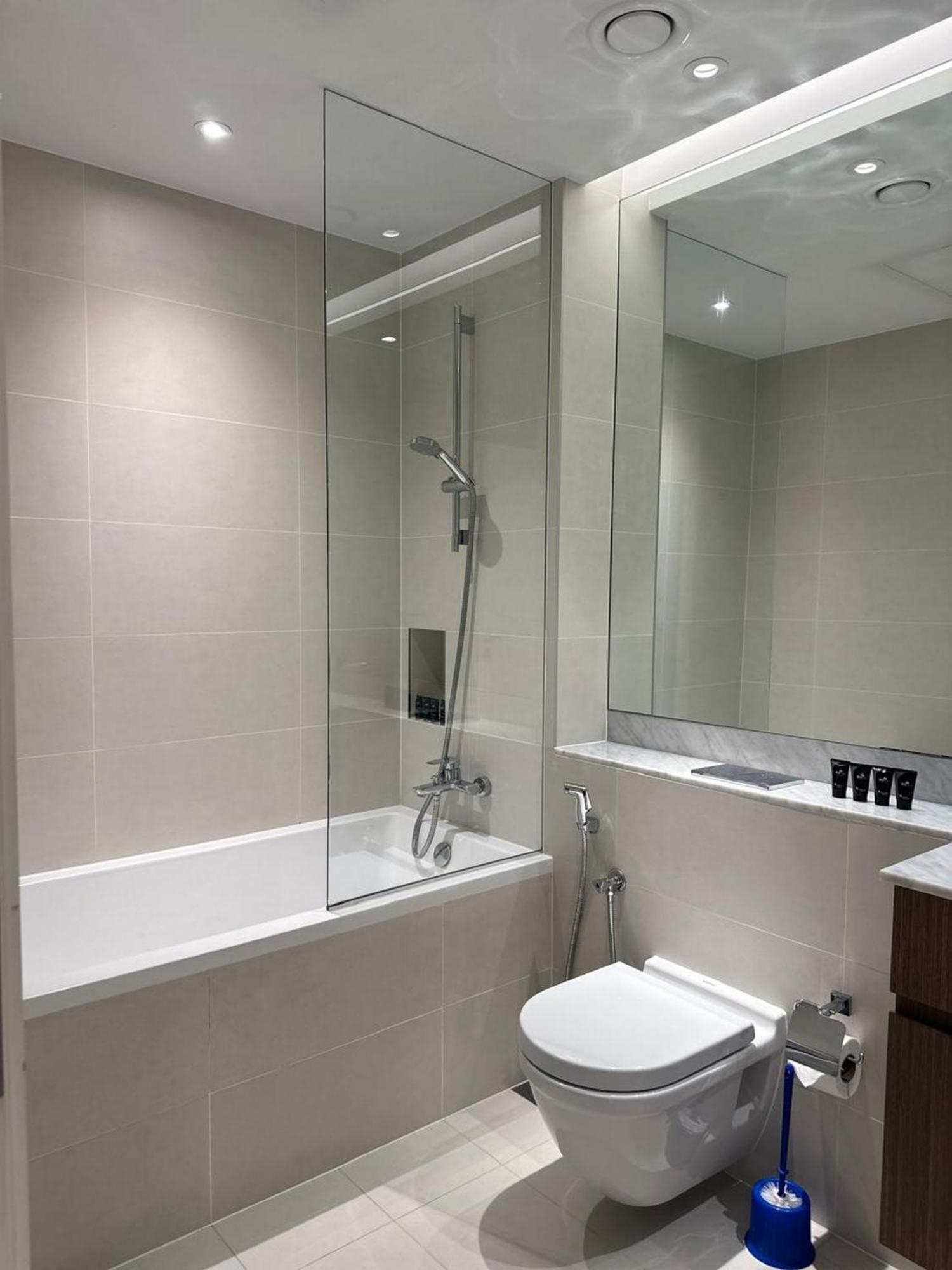 La Mer, La Cote Bldg 2bedrooms 2 Bathrooms And Pool Apartment Dubai