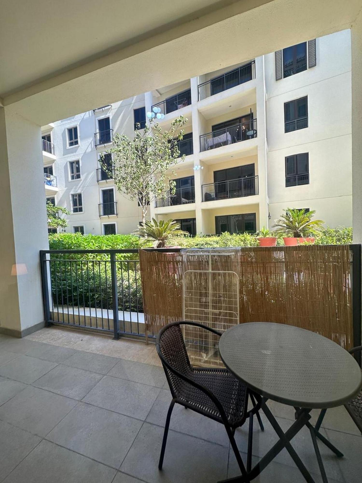 Apartment La Mer, La Cote Bldg 2bedrooms 2 Bathrooms And Pool Dubai