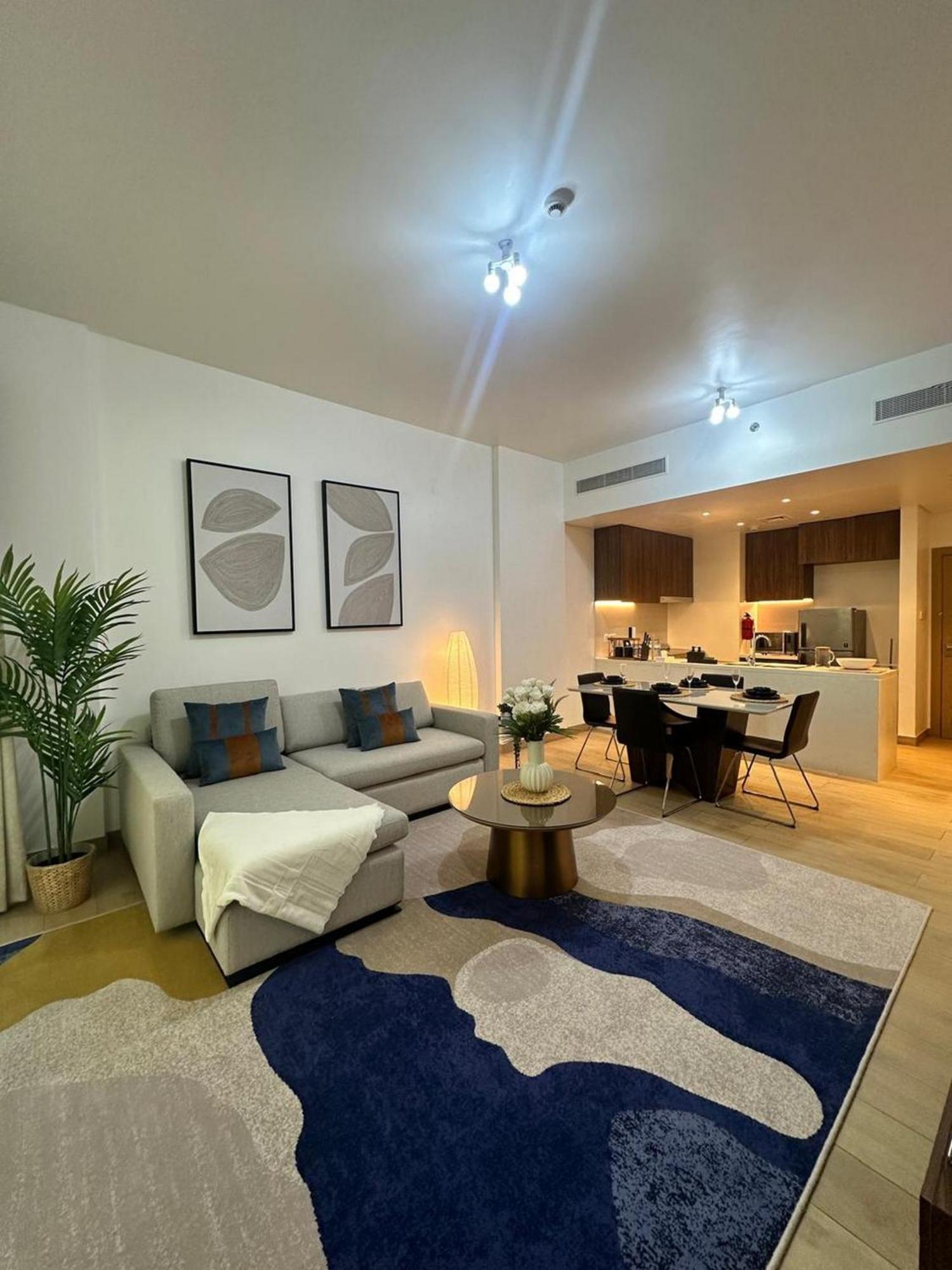 La Mer, La Cote Bldg 2bedrooms 2 Bathrooms And Pool * Dubai