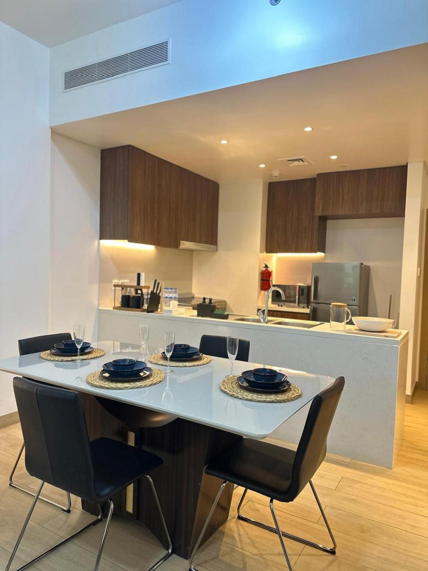 La Mer, La Cote Bldg 2bedrooms 2 Bathrooms And Pool *